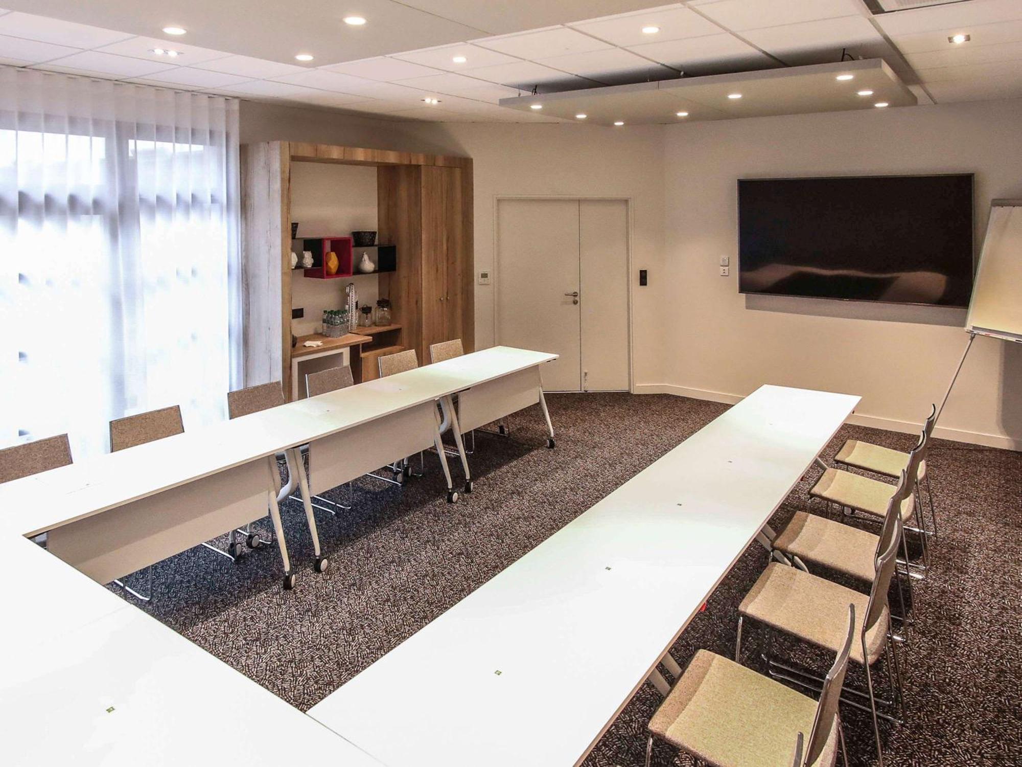 Ibis Styles Clermont-Ferrand Republique Hotel Ngoại thất bức ảnh