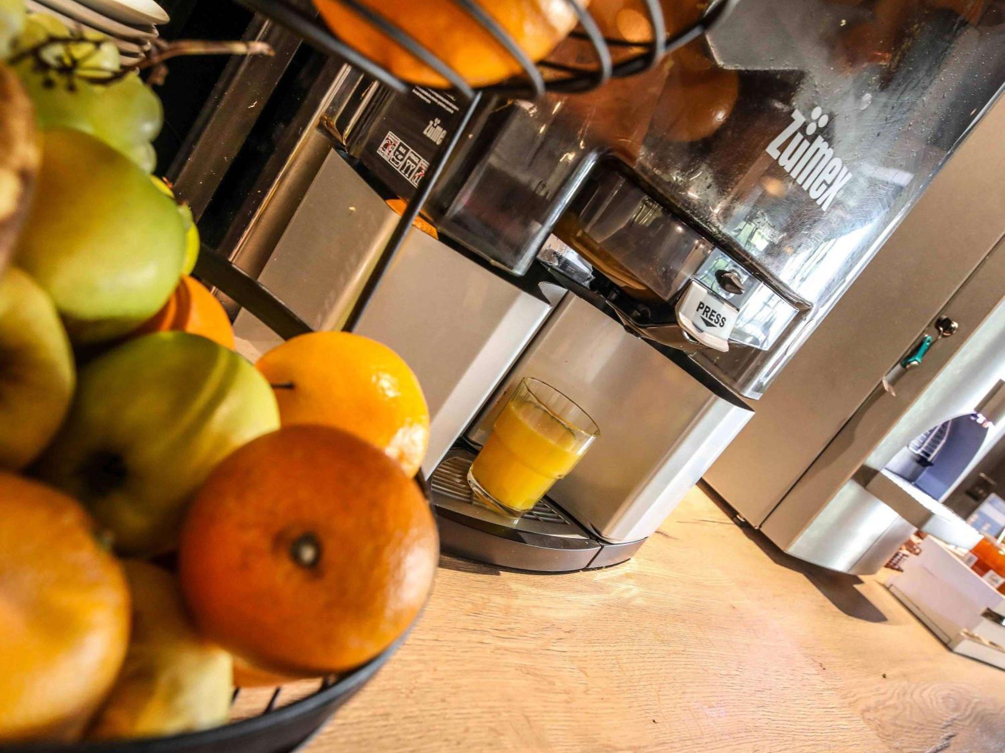 Ibis Styles Clermont-Ferrand Republique Hotel Ngoại thất bức ảnh